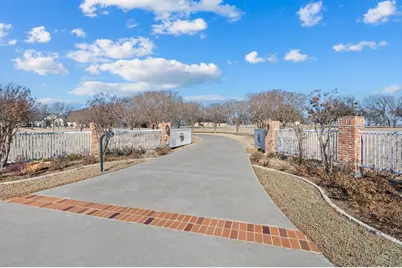 208 Highpoint Circle, Valley View, TX 76272 - Photo 3