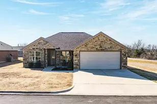 417 W Andrew Dr, Mabank, TX 75147 - Photo 1