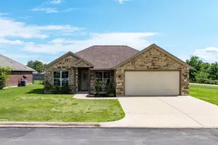 417 W Andrew Dr, Mabank, TX 75147 - Photo 1