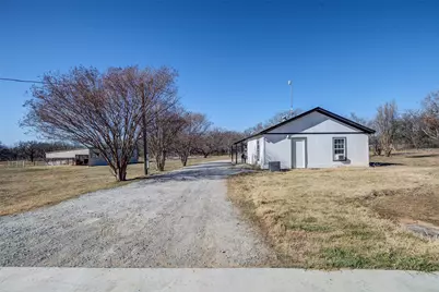 825 County Road 3655, Paradise, TX 76073 - Photo 33