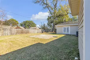 2848 Azalea Ln, Groves, TX 77619 - Photo 21