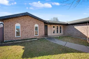 2002 Cottie Ln, Arlington, TX 76010 - Photo 5