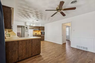 100 Oakhurst Drive, Hurst, TX 76053 - Photo 11