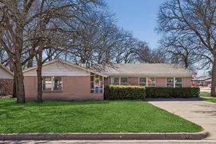 100 Oakhurst Dr, Hurst, TX 76053 - Photo 1