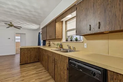 100 Oakhurst Drive, Hurst, TX 76053 - Photo 17