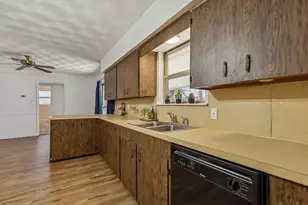 100 Oakhurst Dr, Hurst, TX 76053 - Photo 17