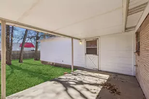 100 Oakhurst Dr, Hurst, TX 76053 - Photo 25