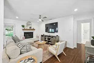 212 Glenn Dr, Hurst, TX 76053 - Photo 7