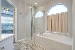 519 Deerwood Dr, Burleson, TX 76028 - Photo 21