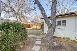 519 Deerwood Dr, Burleson, TX 76028 - Photo 39