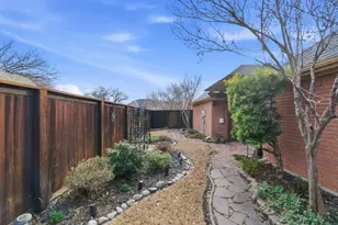 1613 Green Tree Dr, Hurst, TX 76054 - Photo 33