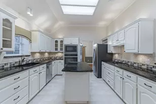 1613 Green Tree Dr, Hurst, TX 76054 - Photo 17