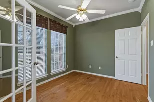 1613 Green Tree Dr, Hurst, TX 76054 - Photo 9