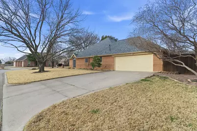 1613 Green Tree Drive, Hurst, TX 76054 - Photo 5