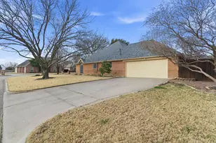 1613 Green Tree Dr, Hurst, TX 76054 - Photo 5