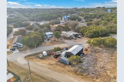 1030 Comanche Cove Drive, Granbury, TX 76048 - Photo 9