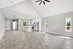 908 Crittendon St, Bridgeport, TX 76426 - Photo 9