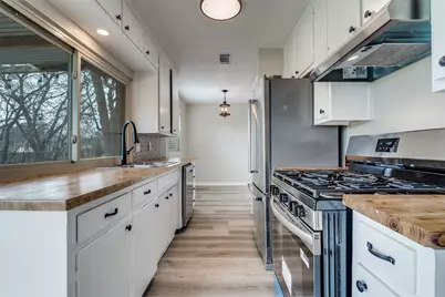 820 E Glendale Street, Crowley, TX 76036 - Photo 5