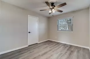 820 E Glendale St, Crowley, TX 76036 - Photo 7