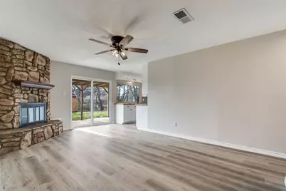 820 E Glendale Street, Crowley, TX 76036 - Photo 3