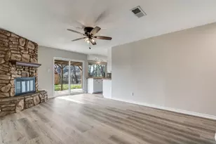 820 E Glendale St, Crowley, TX 76036 - Photo 3