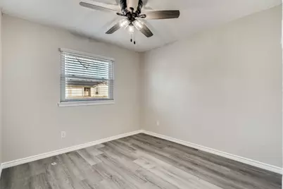 820 E Glendale Street, Crowley, TX 76036 - Photo 9