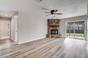 820 E Glendale St, Crowley, TX 76036 - Photo 5