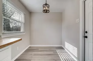 820 E Glendale St, Crowley, TX 76036 - Photo 9