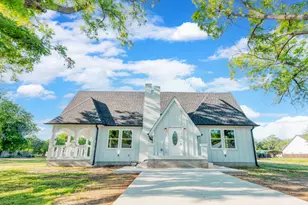 808 N Main St, Tioga, TX 76233 - Photo 1