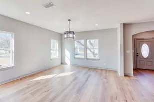 808 N Main St, Tioga, TX 76233 - Photo 9