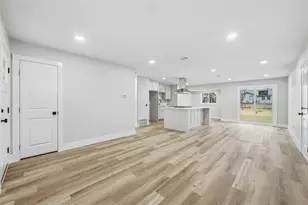 302 E Fuller Dr, Euless, TX 76039 - Photo 3