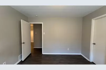 2410 Woodoak Court, Irving, TX 75060 - Photo 11