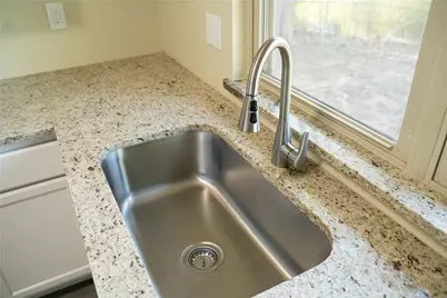 807 Crockett, Midlothian, TX 76065 - Photo 3