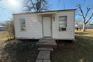 814 Tennessee St, Graham, TX 76450 - Photo 1