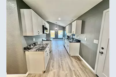 200 Lois Circle, Granbury, TX 76049 - Photo 11