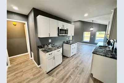 200 Lois Circle, Granbury, TX 76049 - Photo 9