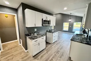 200 Lois Cir, Granbury, TX 76049 - Photo 9