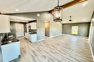 200 Lois Cir, Granbury, TX 76049 - Photo 7