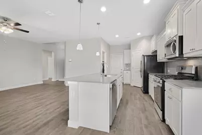 716 Shepperton Way, Fort Worth, TX 76247 - Photo 5