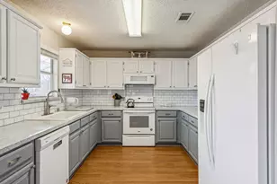 1945 Helen Ln, Lewisville, TX 75067 - Photo 13