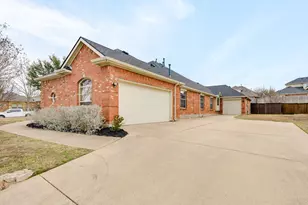 2631 Sicily Ct, Grand Prairie, TX 75052 - Photo 33