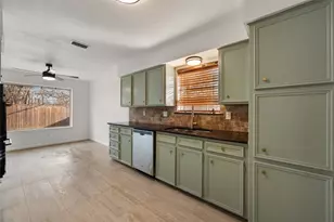 701 Rocky Canyon Rd, Arlington, TX 76012 - Photo 29