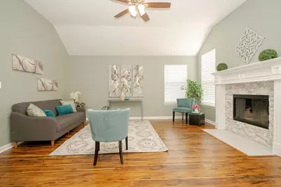 708 Meadow Springs Drive, Glenn Heights, TX 75154 - Photo 7