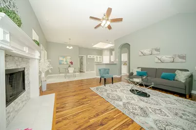 708 Meadow Springs Drive, Glenn Heights, TX 75154 - Photo 5