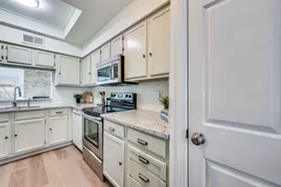 9910 Royal Ln, Dallas, TX 75231 - Photo 9