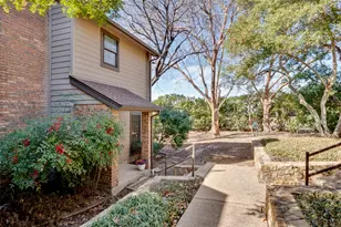 9910 Royal Ln, Dallas, TX 75231 - Photo 25