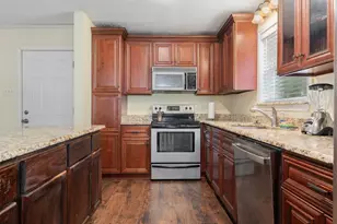 326 Countryside Dr, Irving, TX 75062 - Photo 9