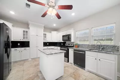 712 W Knox Street, Ennis, TX 75119 - Photo 9