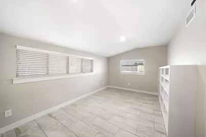 712 W Knox Street, Ennis, TX 75119 - Photo 17