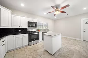 712 W Knox St, Ennis, TX 75119 - Photo 11